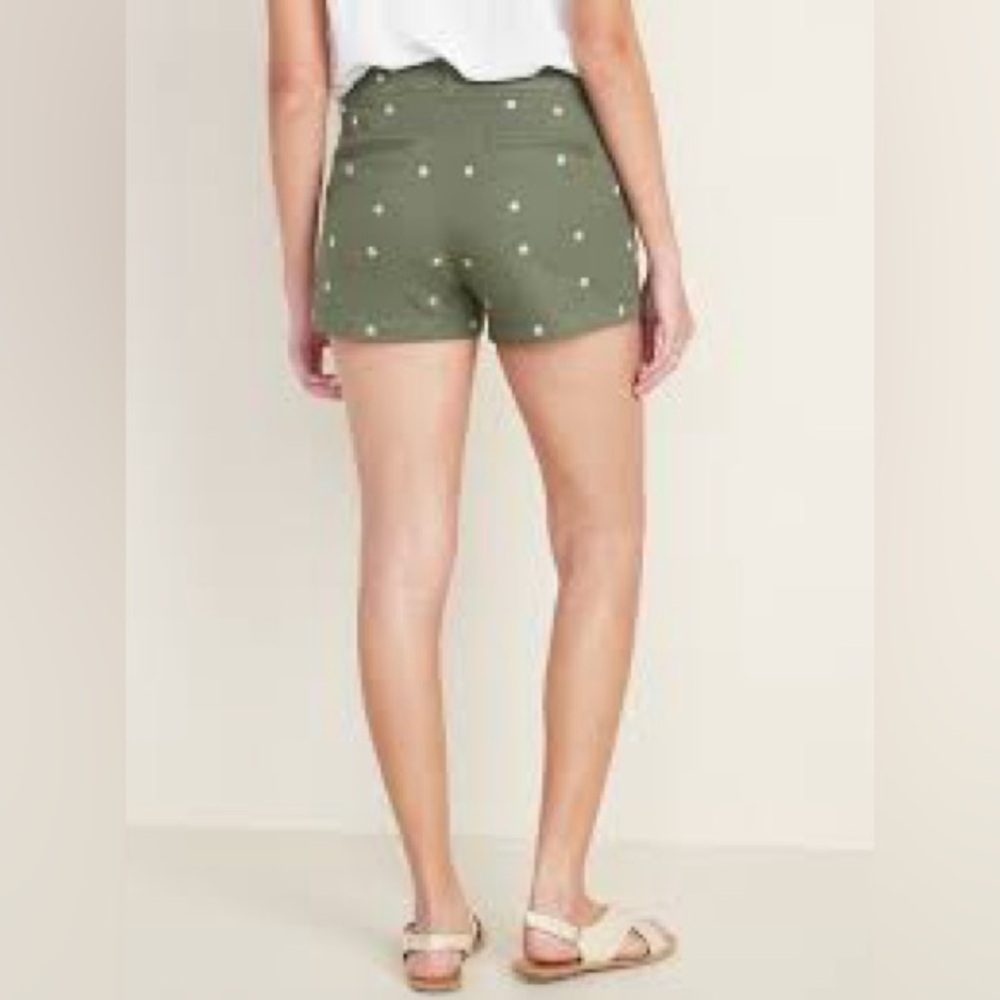 Old Navy Mid-Rise Every Day Shorts Green Khaki White Daisy Embroidered 6 EUC - Picture 6 of 6
